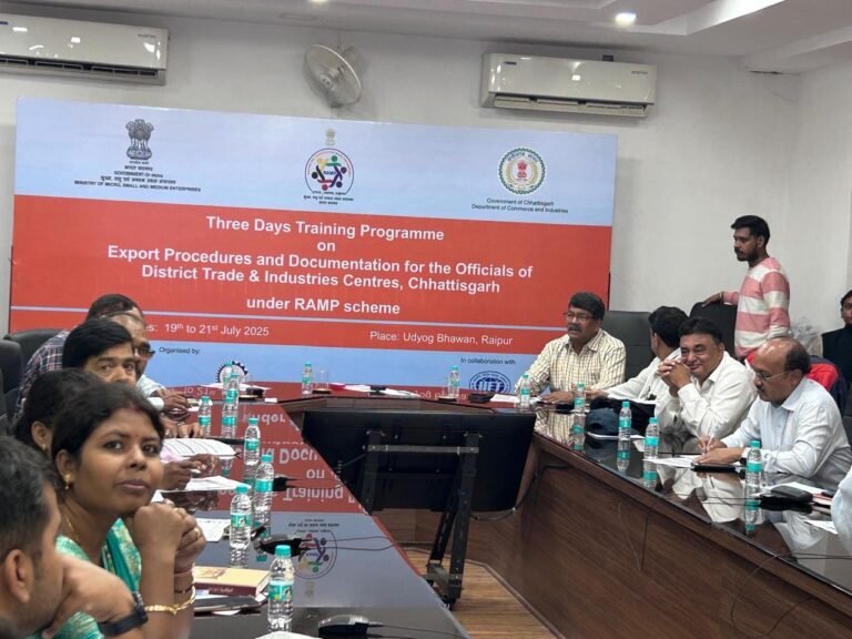 छत्तीसगढ़ में सूक्ष्म, लघु और मध्यम उद्यमों (MSME) को निर्यात में सहायता प्रदान करने हेतु जिला व्यापार एवं उद्योग केंद्रों के अधिकारियों को सशक्त बनाने के उद्देश्य से “निर्यात प्रक्रिया एवं प्रलेखन पर तीन दिवसीय प्रशिक्षण कार्यक्रम” का आयोजन..