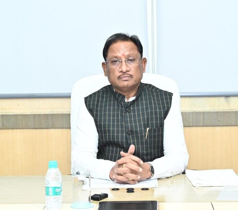 मुख्यमंत्री श्री विष्णु देव साय का निर्देश: किसानों को उनकी मांग के अनुरूप सुगमता से मिले खाद-बीज..