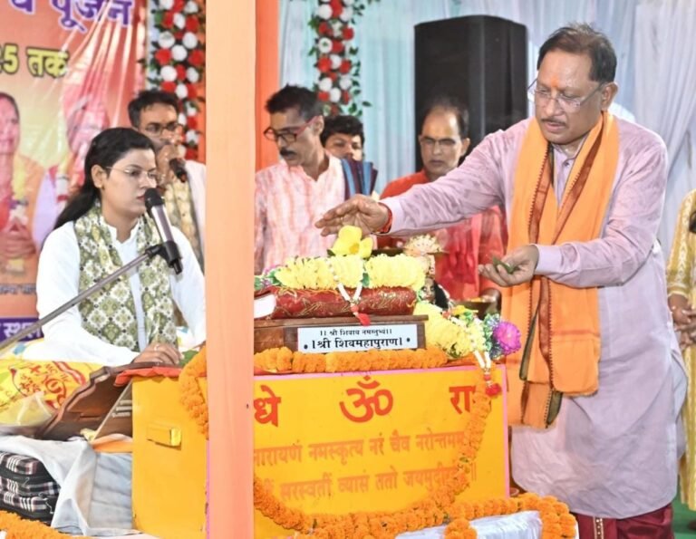 मुख्यमंत्री श्री विष्णुदेव साय ने श्री फलेश्वरनाथ महादेव मंदिर में पूजा अर्चना कर प्रदेशवासियों की सुख समृद्धि और खुशहाली की मंगलकामना की.