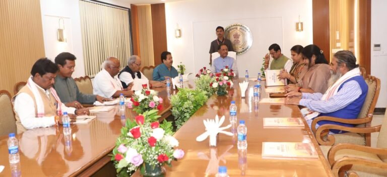 छत्तीसगढ़ सदन में मुख्यमंत्री विष्णुदेव साय की सांसदों संग सौजन्य भेंट — रात्रि भोज में हुई सार्थक चर्चा.