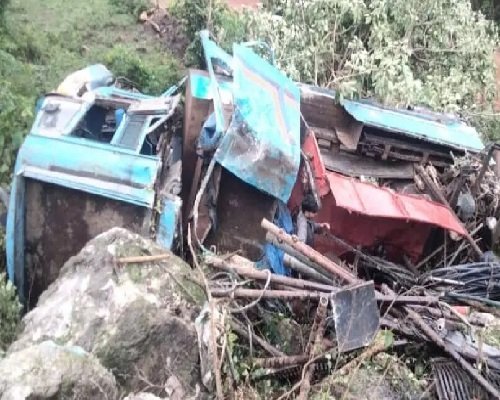 दर्दनाक सड़क हादसा : MP से CG आ रही बोर खनन वाहन गहरी खाई में गिरी, 4 लोगों की मौत, 8 लोग अभी भी दबे, रेस्क्यू जारी …