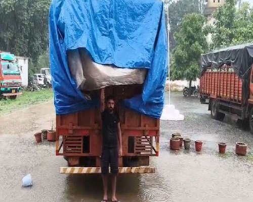 ट्रक से 100 बोरी पान मसाला के साथ 20 बोरी च्युंइग तंबाकू बरामद, चालक नहीं दिखा पाया जरूरी दस्तावेज