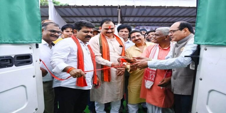 कबीरधाम के ग्रामीण क्षेत्रों के लिए चला निःशुल्क नेत्र परीक्षण वाहन, मंत्रियों ने किया शुभारंभ