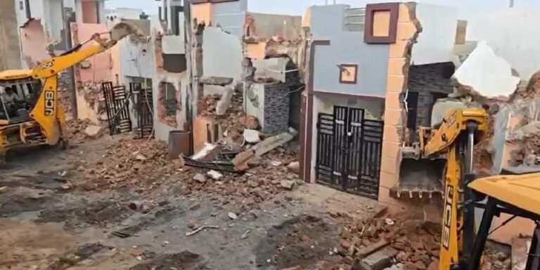 अवैध कब्जा पर चला बुलडोजर : नगर निगम और जिला प्रशासन की टीम ने की बड़ी कार्रवाई, 16 अवैध मकान जमींदोज
