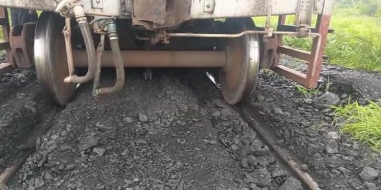 जांजगीर में ट्रेन हादसा: मालगाड़ी के 9 वैगन डिरेल, 10 घंटे बाद बहाल हुआ ट्रैक…